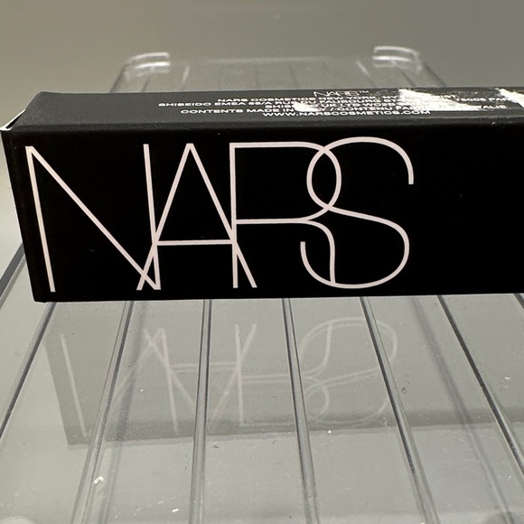 NARS Powermatte Lip Pencil in Viva Las Vegas. - Picture 2 of 5
